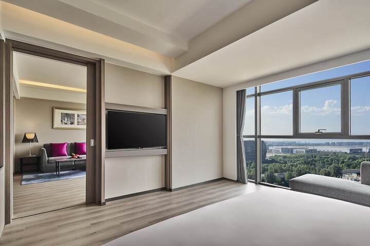 Room 13 of 107
