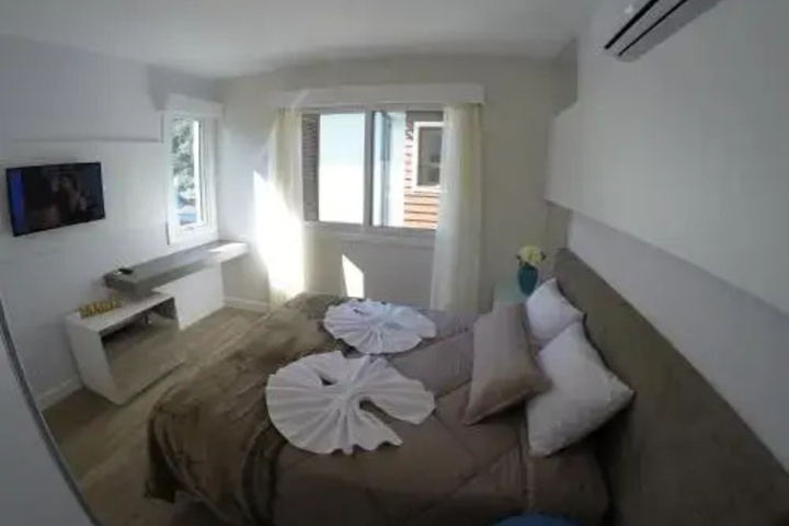 Room 6 of 11