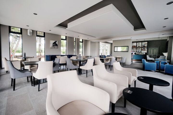 Lounge 29 of 32
