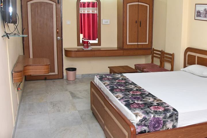 Room 25 of 48