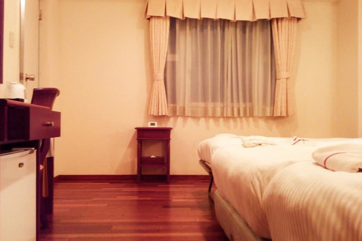 Room 12 of 65