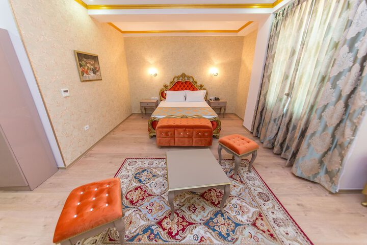 Room 4 of 48