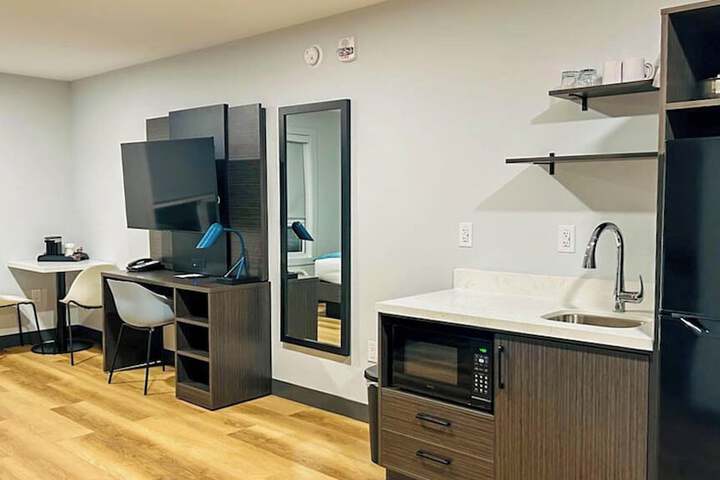 Room 6 of 42