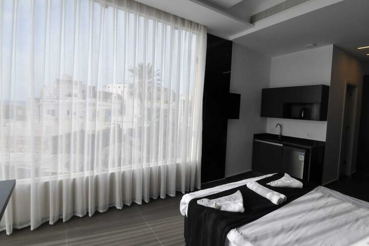 Room 25 of 36