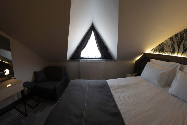 Room 12 of 129