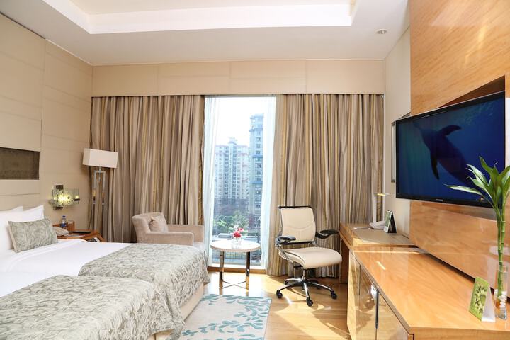 Room 33 of 87