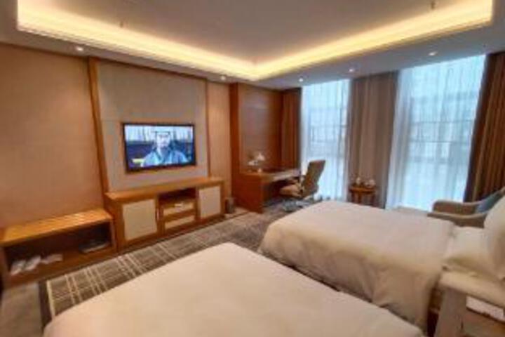 Room 8 of 10