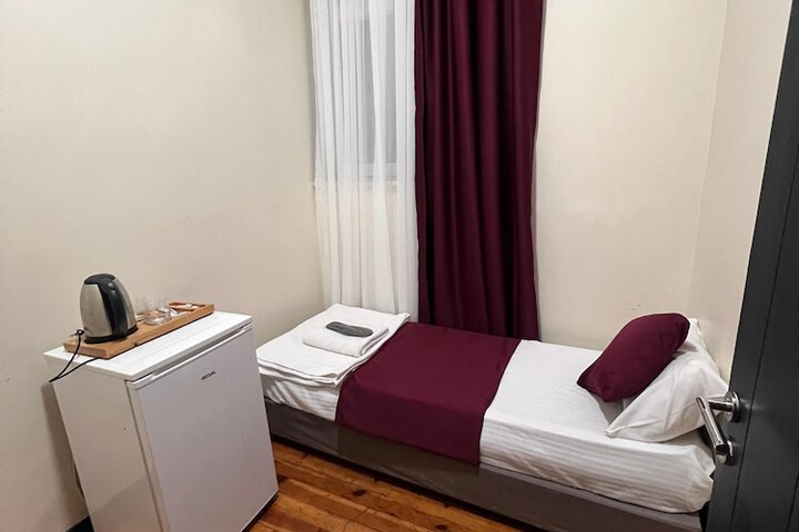 Room 11 of 19
