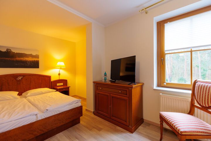 Room 6 of 90