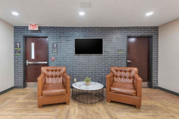 Entrance & Lobby