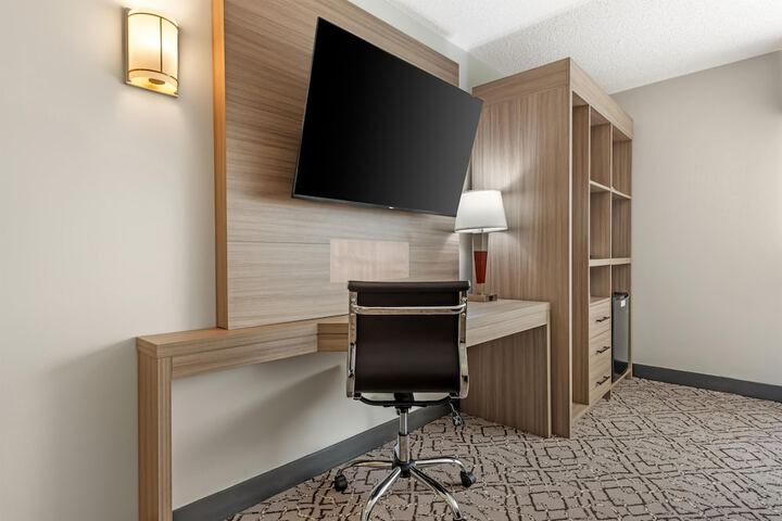 Room 6 of 27