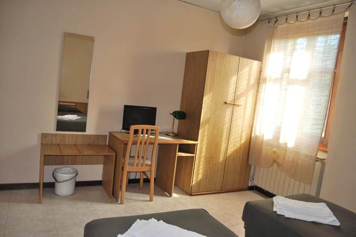 Room 9 of 25