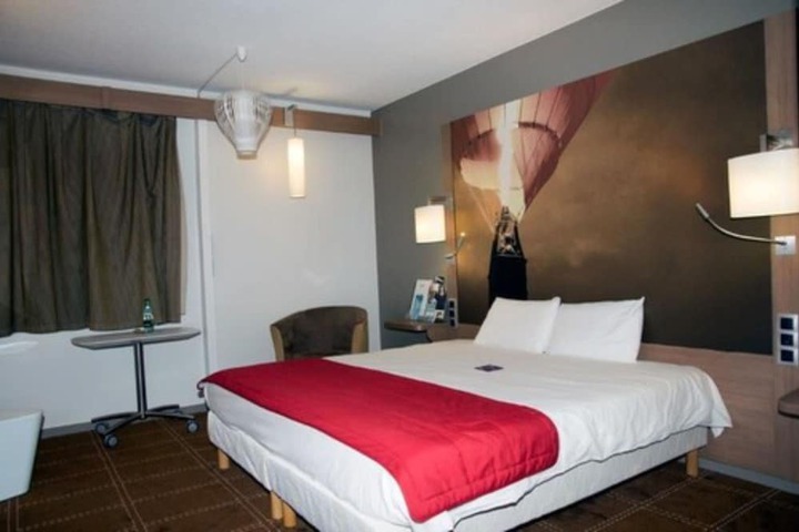Room 15 of 83