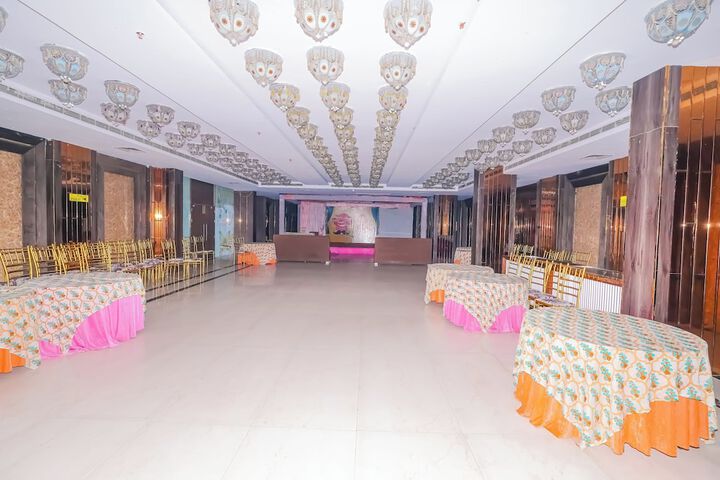 Ballroom/Hall 32 of 46