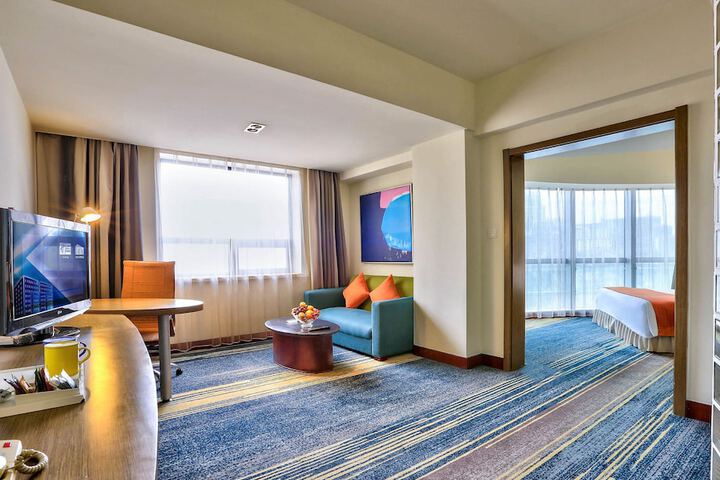 Room 2 of 68
