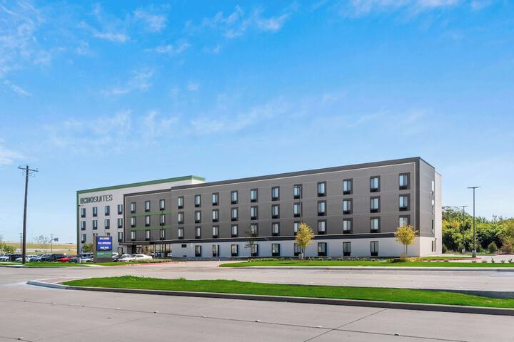 ECHO Suites Extended Stay by Wyndham Dallas Plano / Frisco in Plano, TX