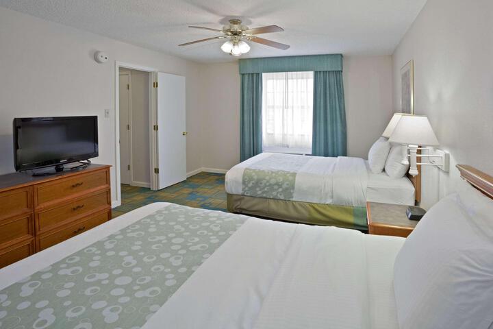 Quadruple 2 Double Beds (1 of 11)