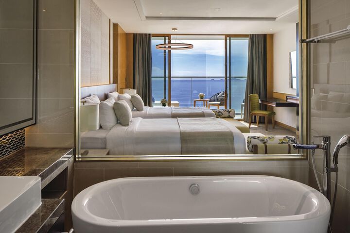 Room 42 of 182