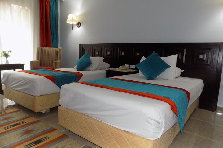 Room 4 of 89