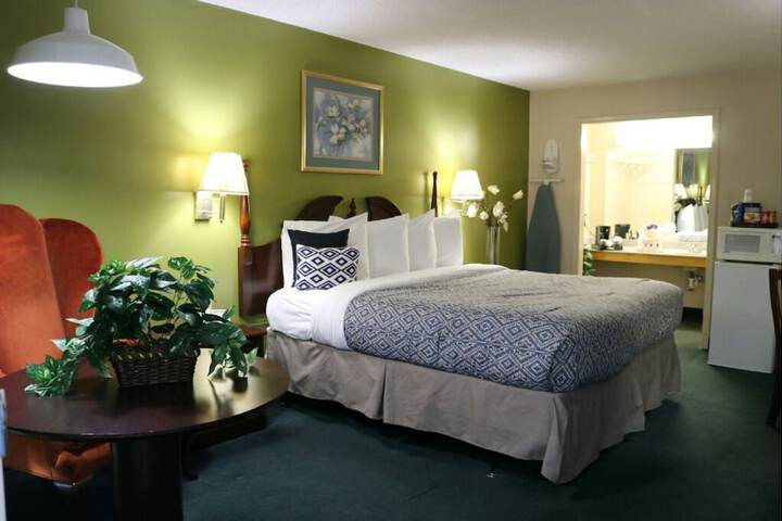 1 King Bed (1 of 11)
