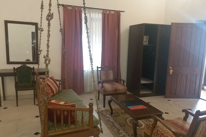 Room 14 of 60