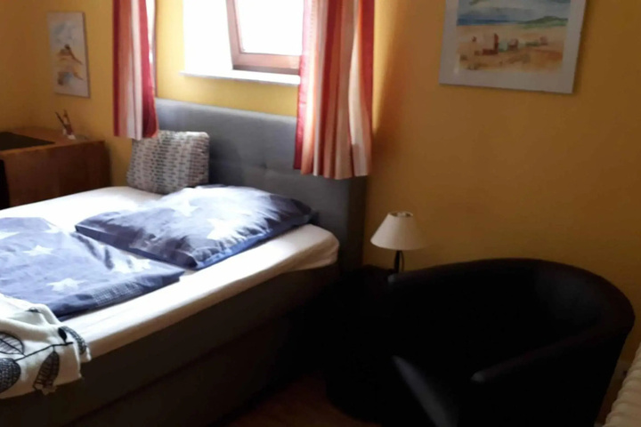Room 6 of 16