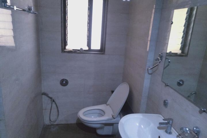 Room 10 of 18