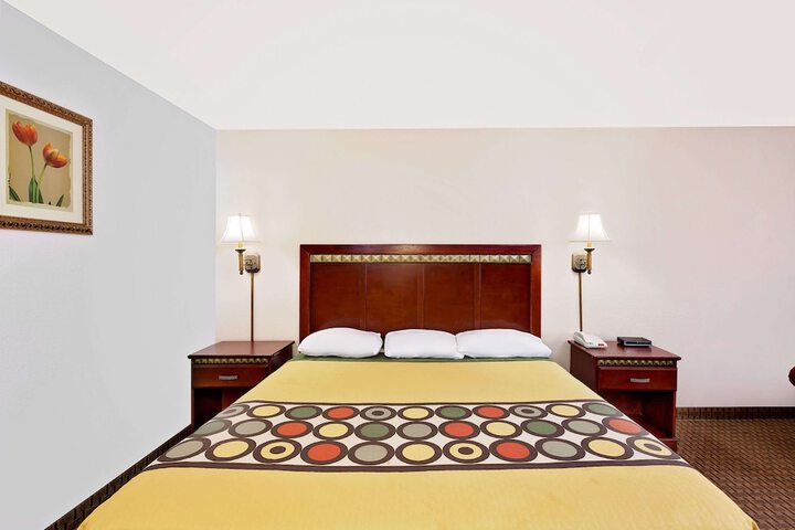 Room 9 of 14