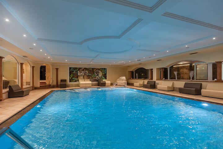 Pool 70 of 112