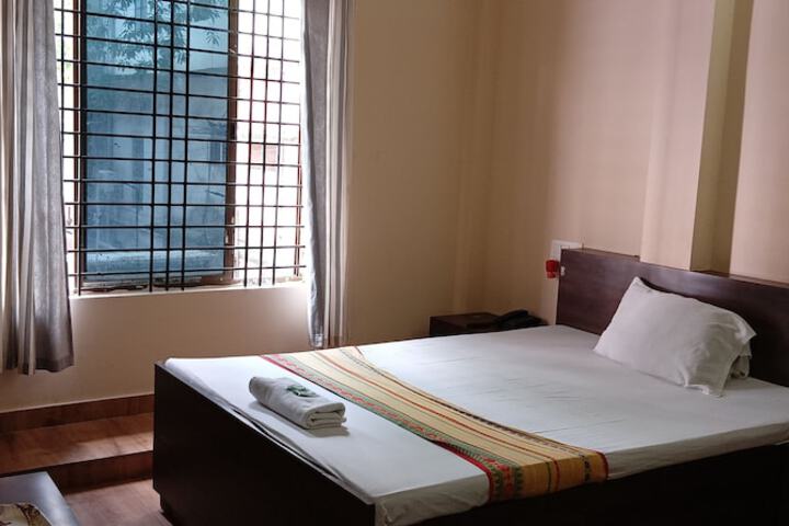 Room 9 of 37