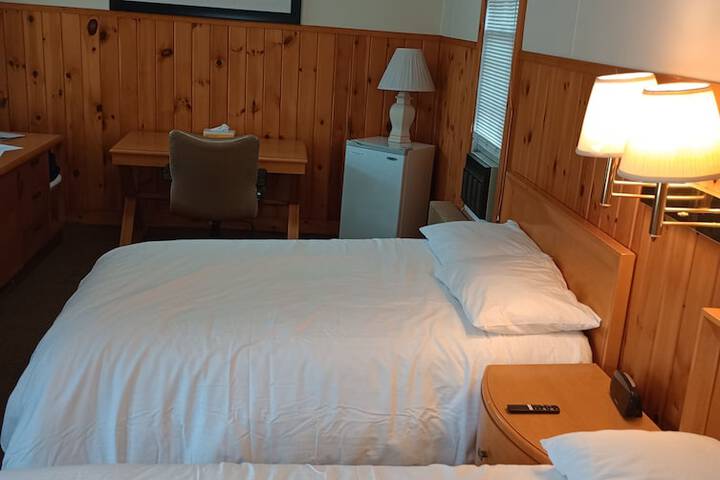 Classic Room 1 Queen Bed (1 of 27)