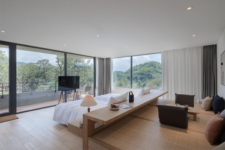 Room 5 of 218