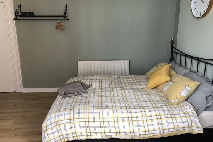 Room 2 of 11