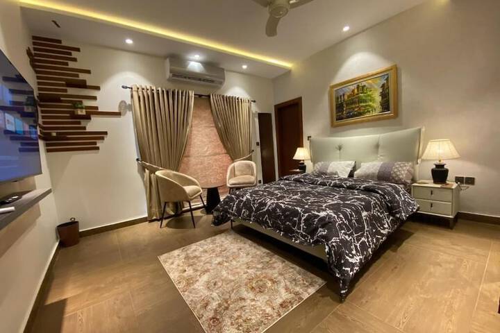 Room 8 of 33