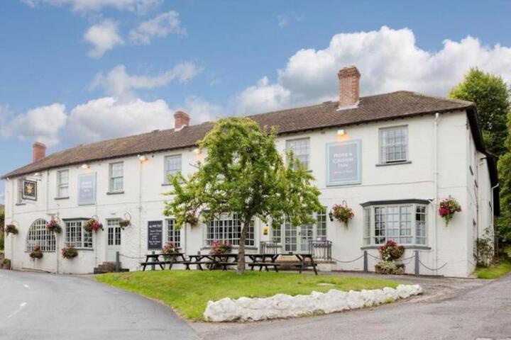 The Rose & Crown Ashbury