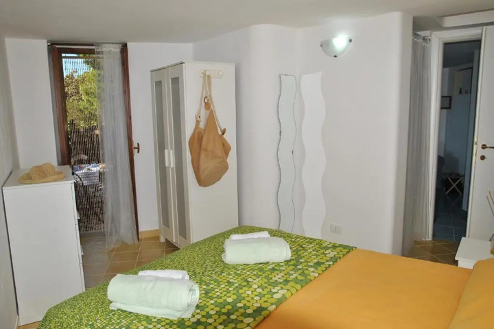 Room 4 of 11