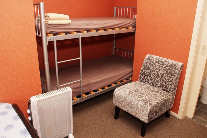 Room 6 of 89