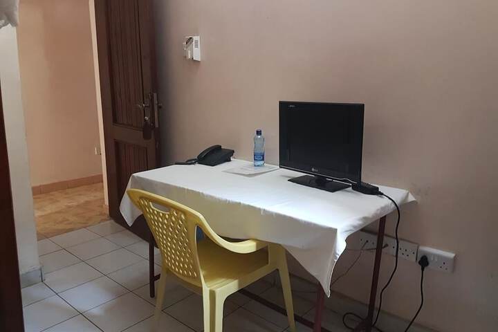 Room 6 of 18