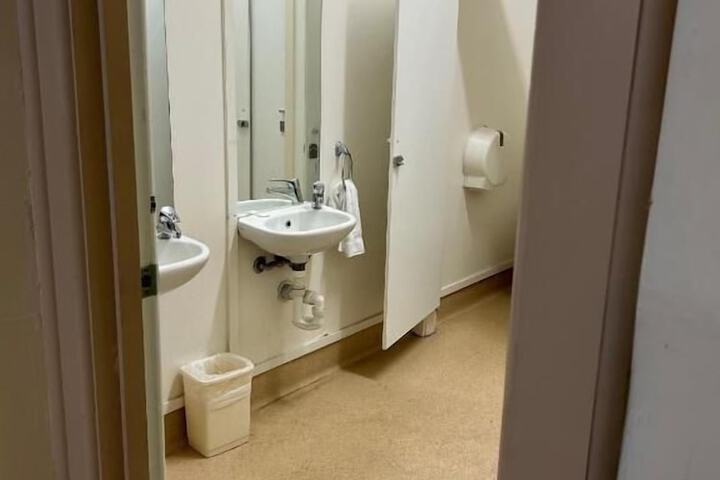 Room 8 of 19