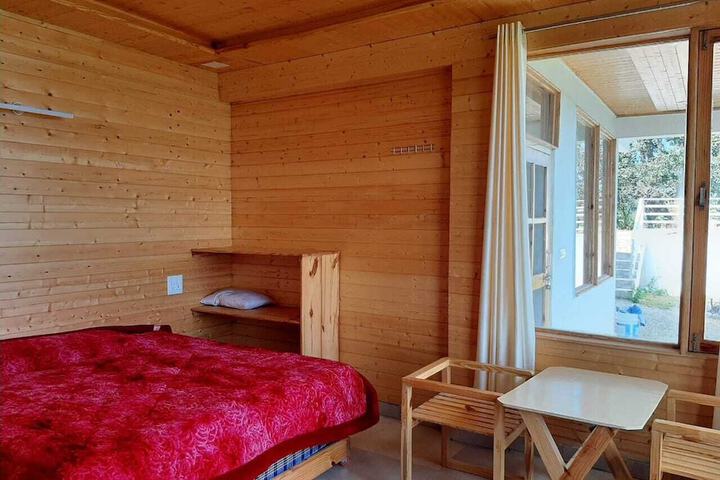 Room 4 of 68