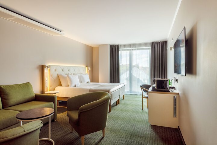 Room 15 of 90