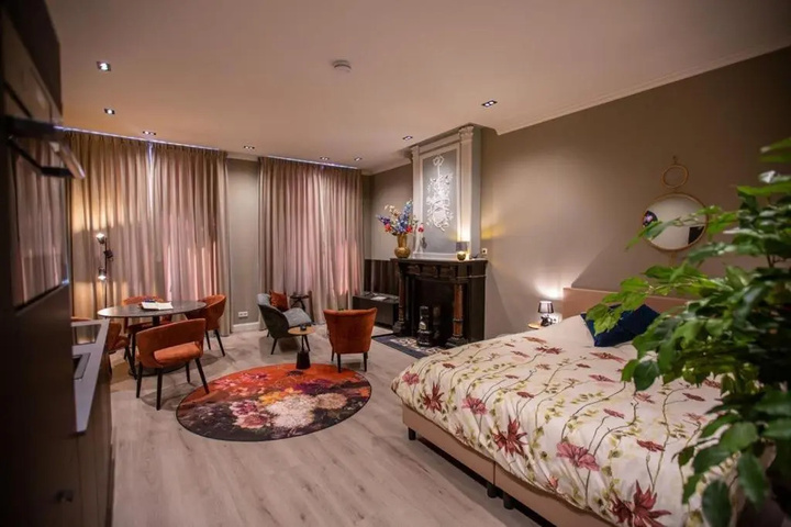 Room 2 of 15