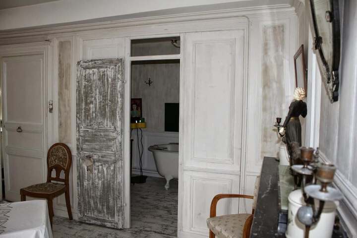Room 8 of 27