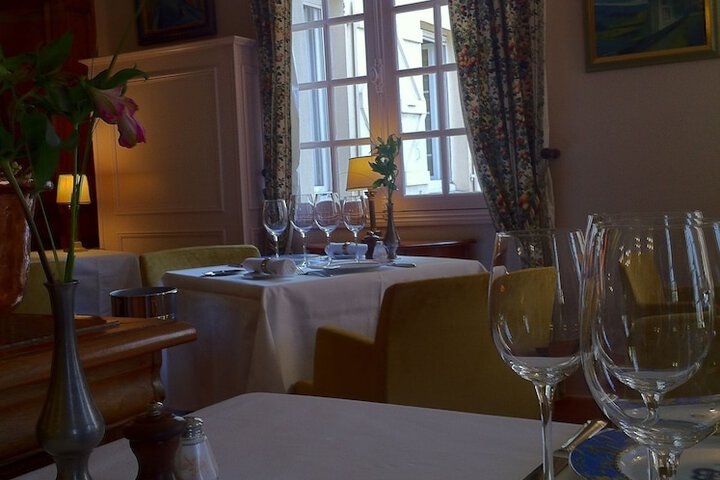 Dining 28 of 52