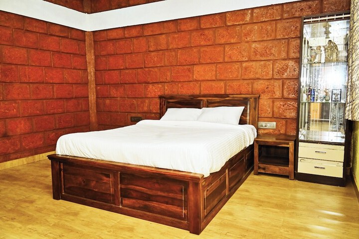 Room 5 of 22