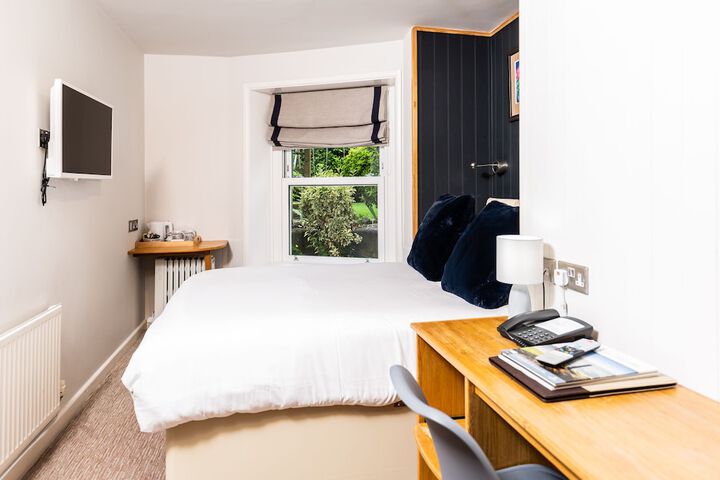 Room 33 of 205