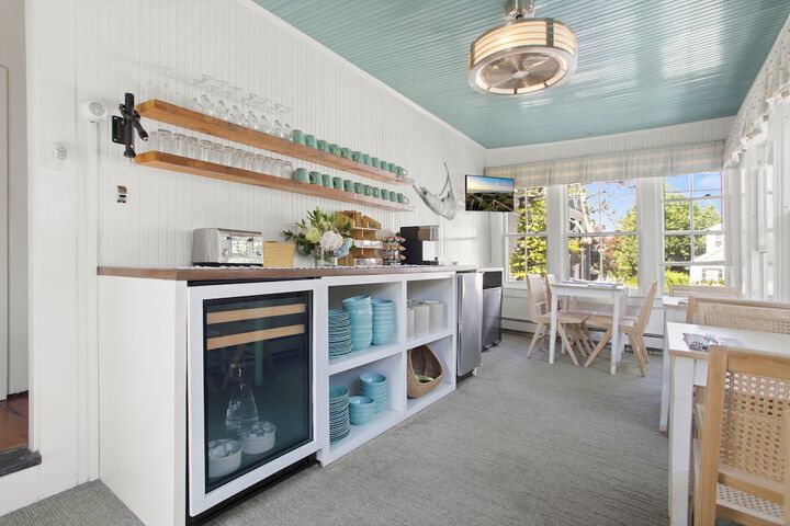 Breakfast/Coffee Service 155 of 218