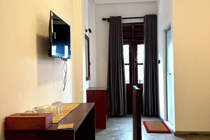 Room 15 of 28