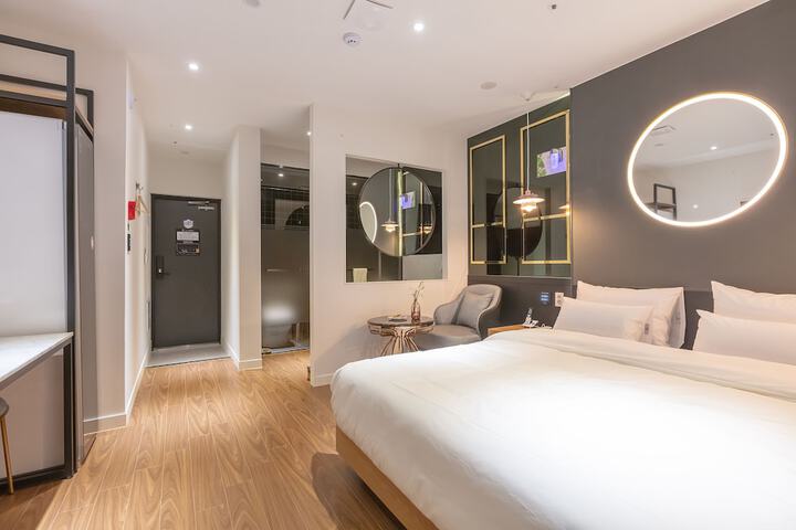 Room 15 of 110