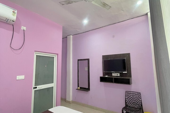 Room 9 of 44
